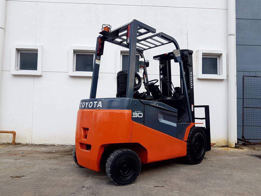 3 Ton Toyota Battery Forklift | Advance MHE Services Pte Ltd